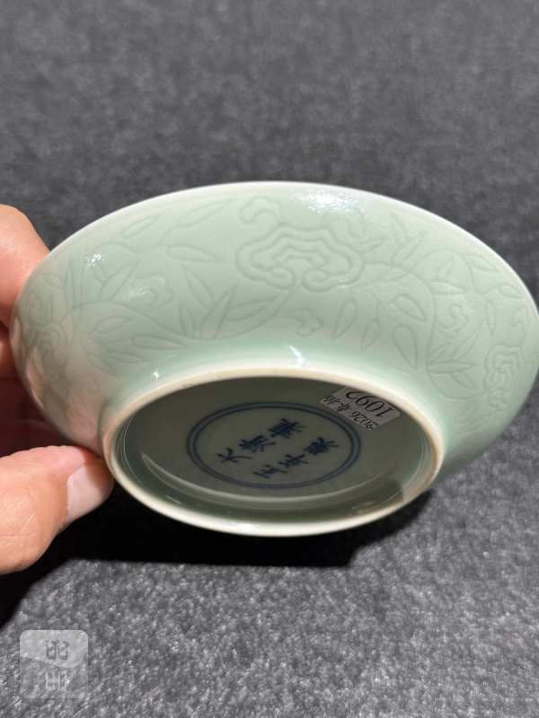 清雍正 粉青釉暗刻竹纹盘 - 图9